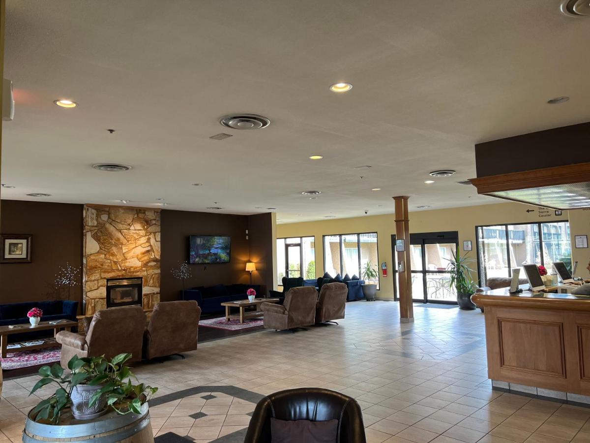 Riviera Plaza&Conference Centre, Vernon, BC Buitenkant foto
