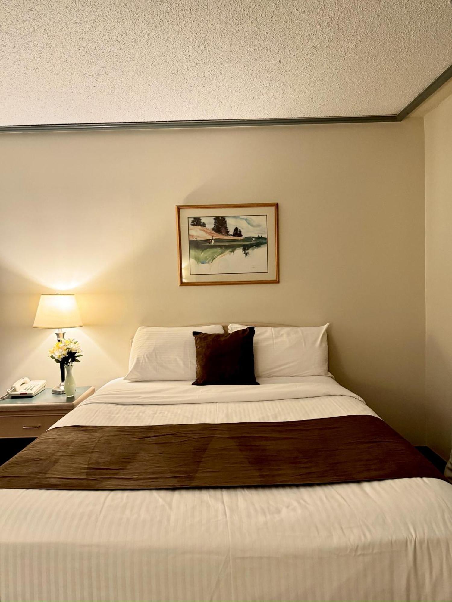 Riviera Plaza&Conference Centre, Vernon, BC Buitenkant foto