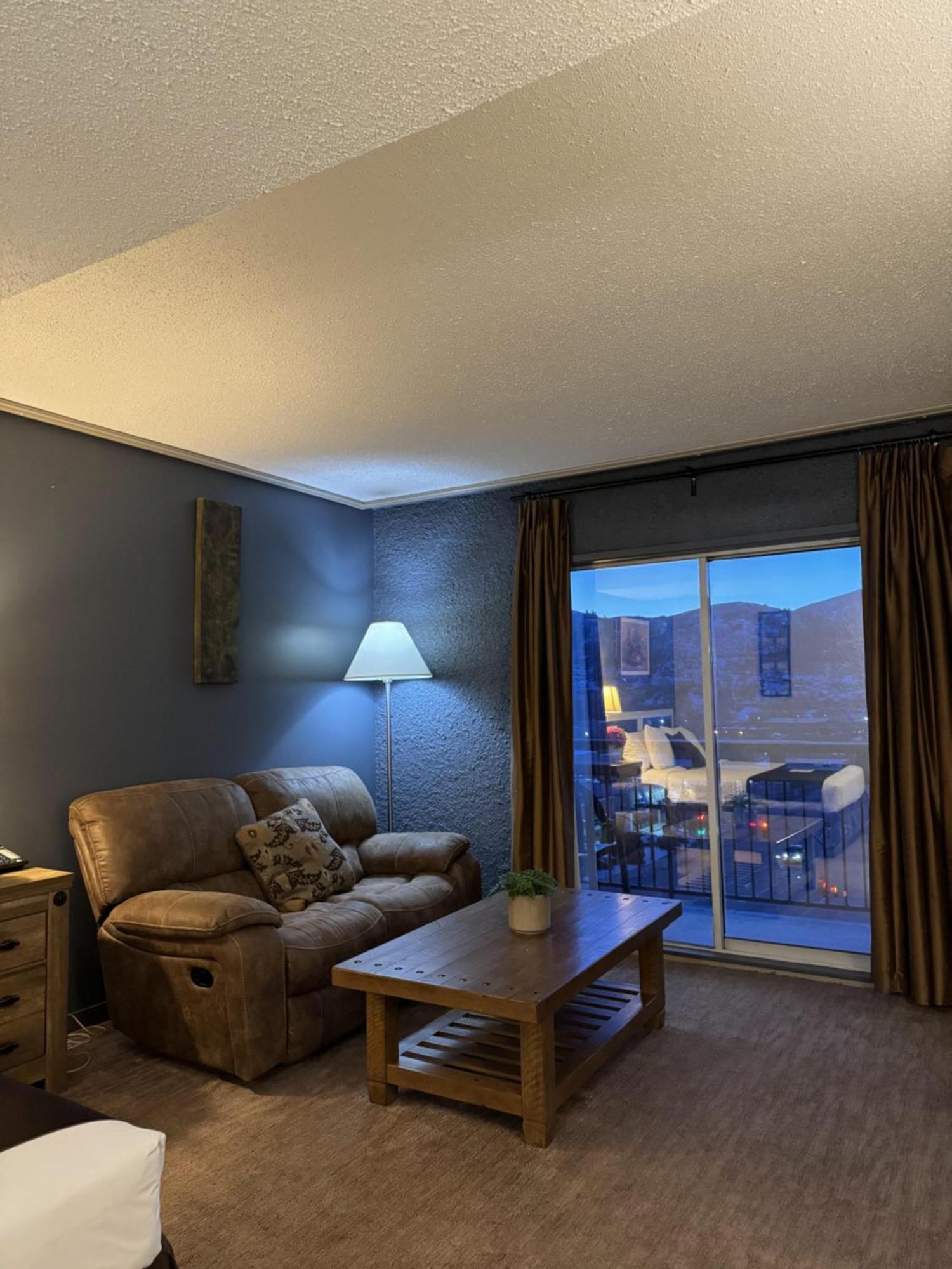 Riviera Plaza&Conference Centre, Vernon, BC Buitenkant foto