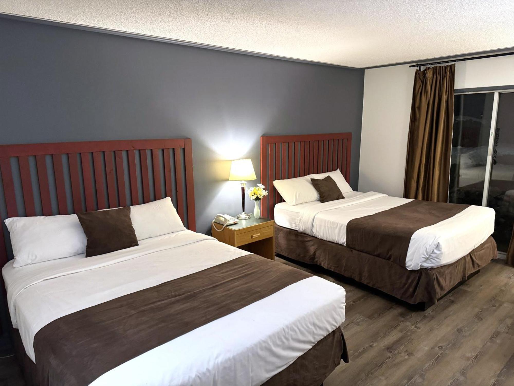 Riviera Plaza&Conference Centre, Vernon, BC Buitenkant foto