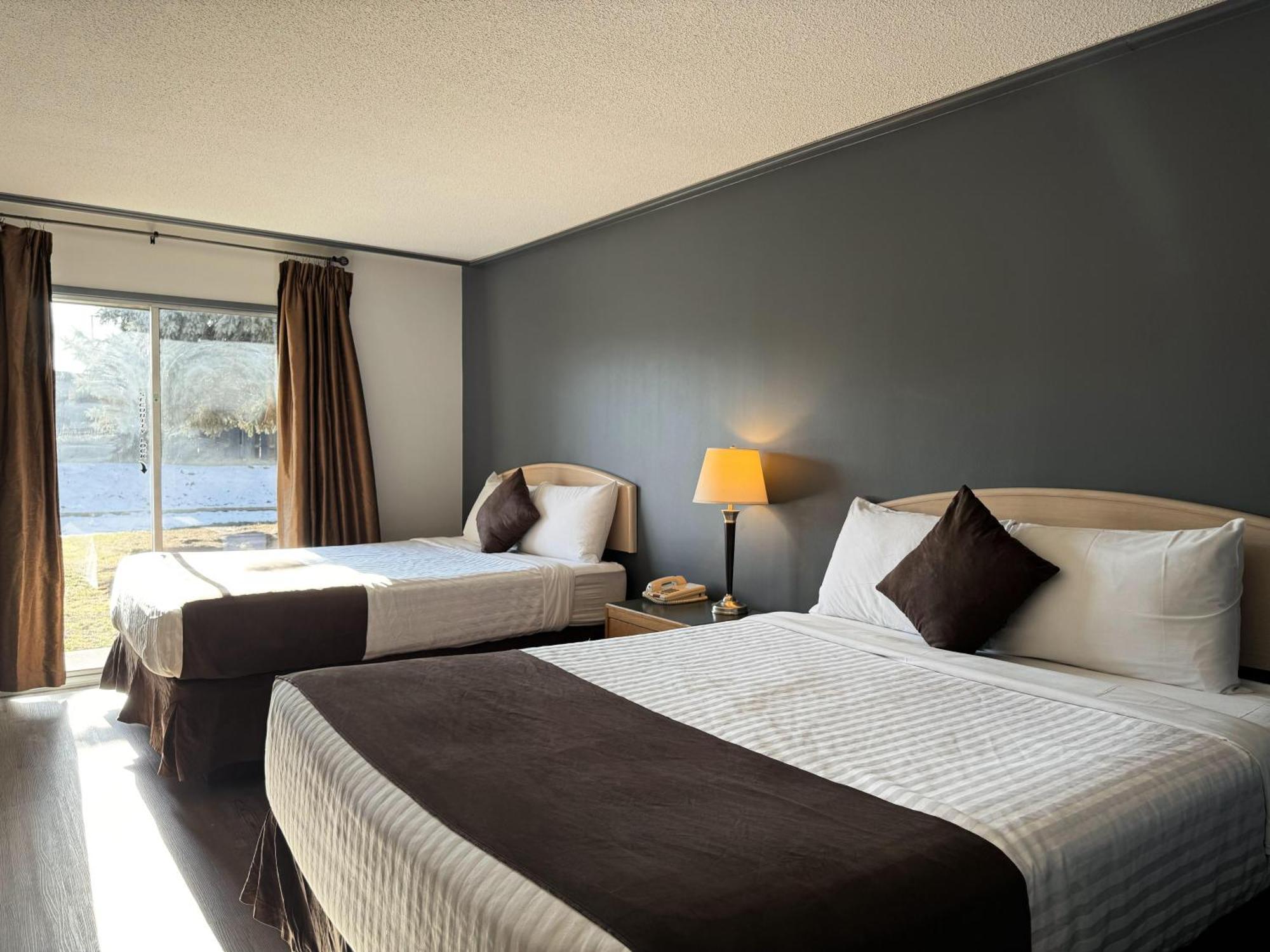Riviera Plaza&Conference Centre, Vernon, BC Buitenkant foto