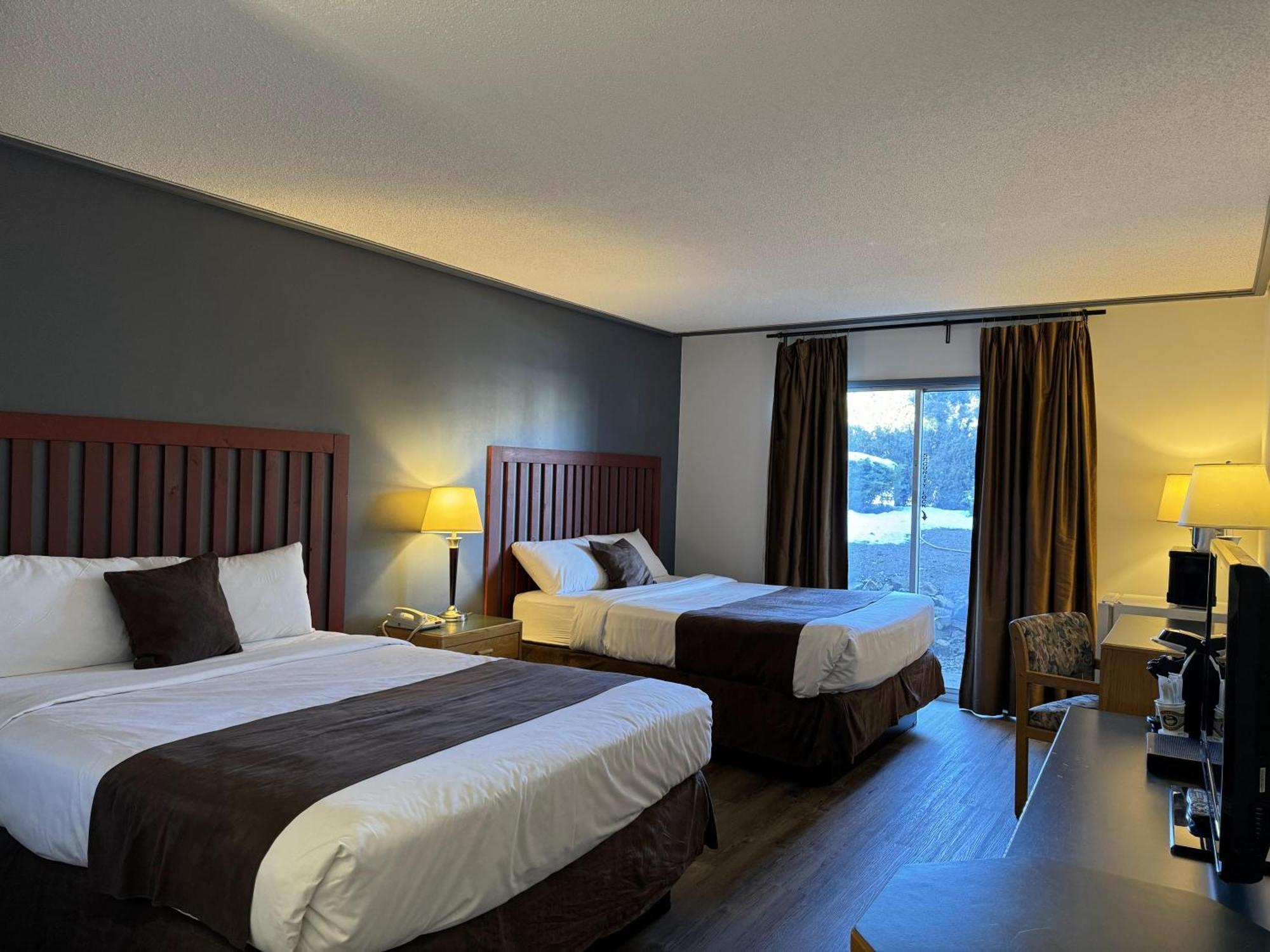 Riviera Plaza&Conference Centre, Vernon, BC Buitenkant foto