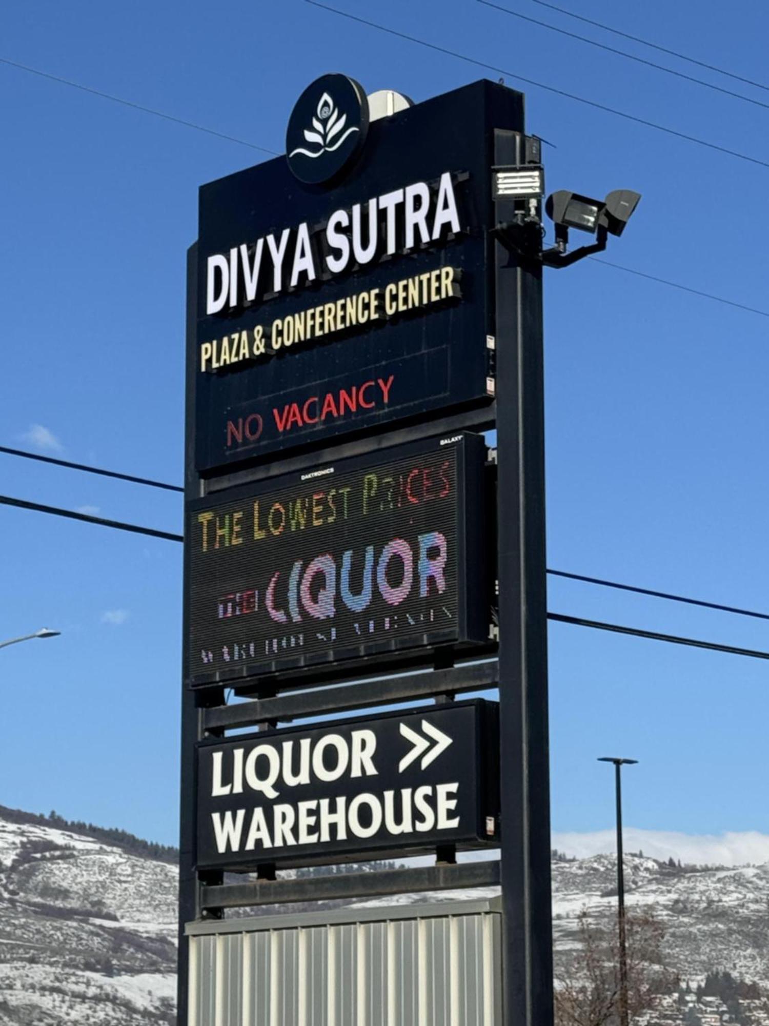 Riviera Plaza&Conference Centre, Vernon, BC Buitenkant foto
