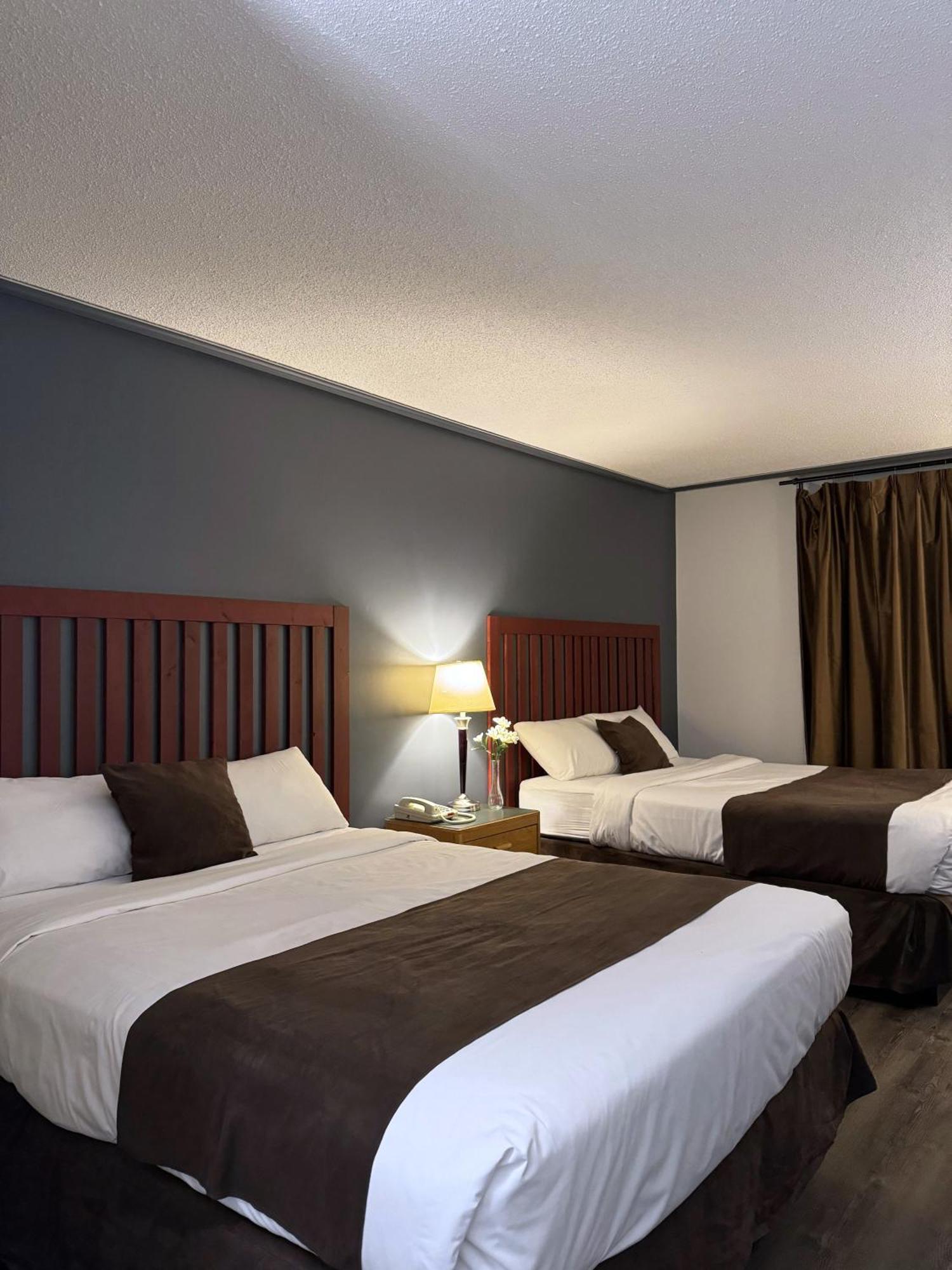 Riviera Plaza&Conference Centre, Vernon, BC Buitenkant foto