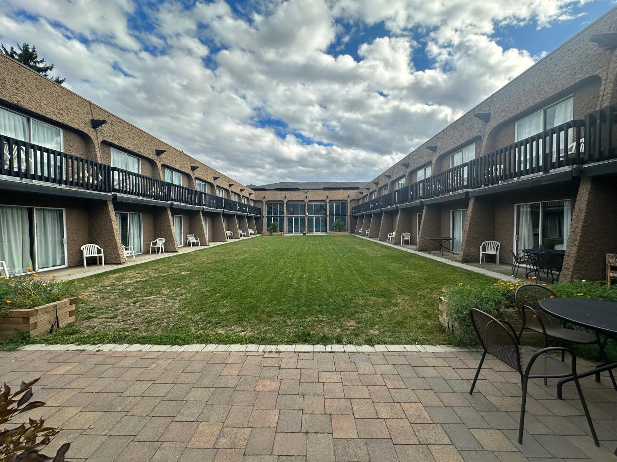 Riviera Plaza&Conference Centre, Vernon, BC Buitenkant foto