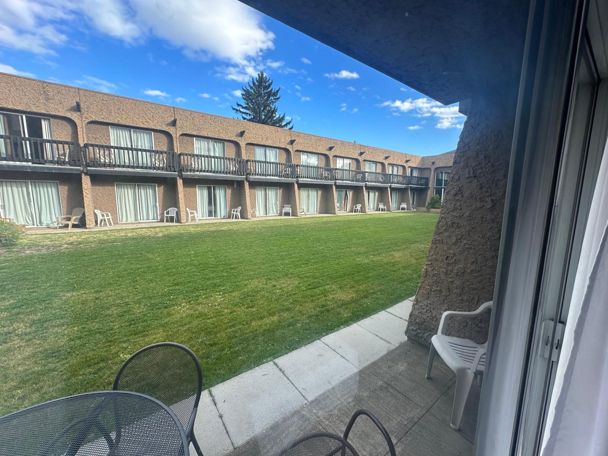 Riviera Plaza&Conference Centre, Vernon, BC Buitenkant foto